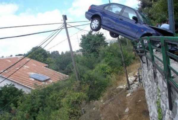 Cars in the Most Awkward Situations (56 photos)