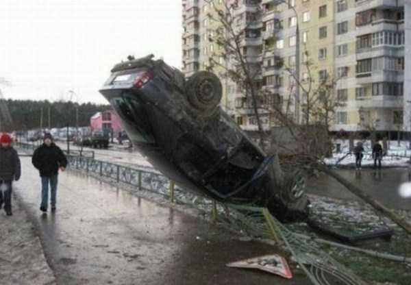 Cars in the Most Awkward Situations (56 photos)