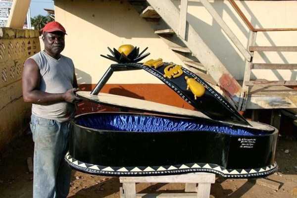 fantasy coffins from ghana 2 Trippy Looking Coffins from Ghana (37 photos)