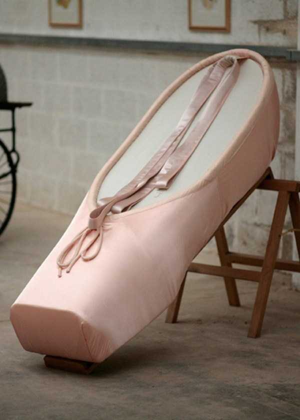 fantasy coffins from ghana 24 Trippy Looking Coffins from Ghana (37 photos)