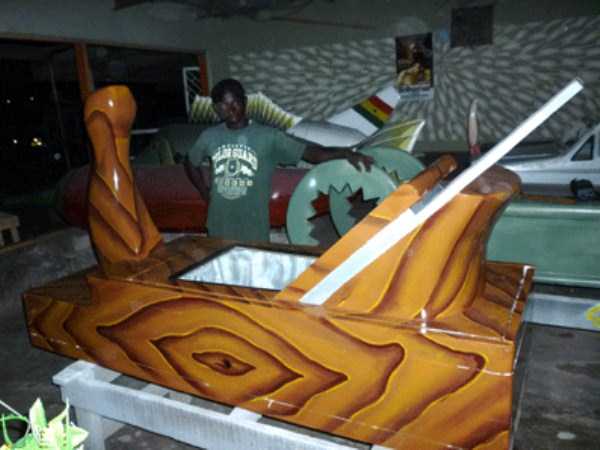 fantasy coffins from ghana 34 Trippy Looking Coffins from Ghana (37 photos)