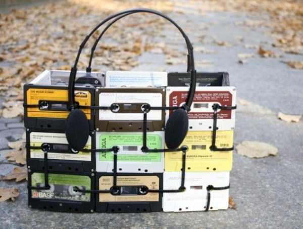A New Purpose for Old VHS and Audio Cassette Tapes (43 photos)