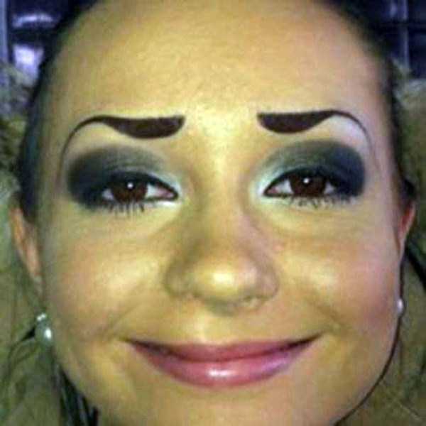 Horribly Unreal Eyebrows (50 photos)