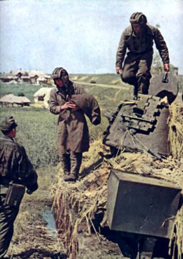 World War II Color Photographs (34 photos)