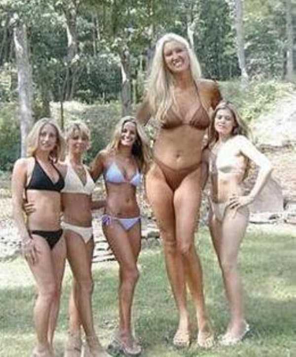 extremely-tall-women (1)