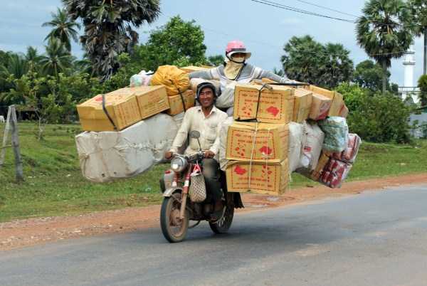 Heavily Loaded Motorcycles (37 photos)