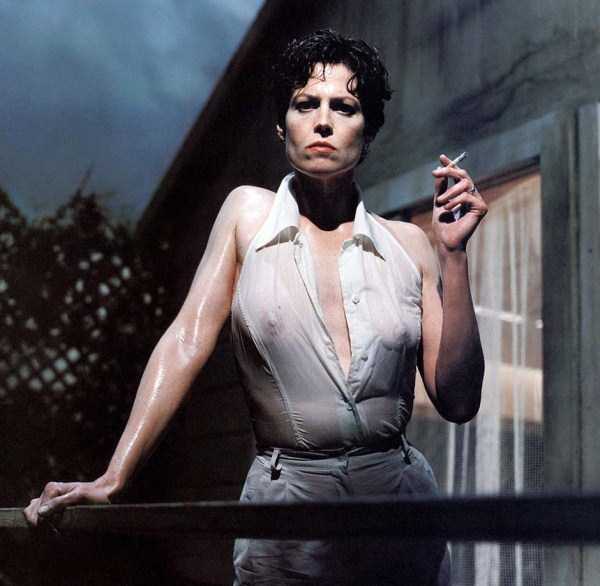 Sigourney Weaver When She Was Younger (24 photos)