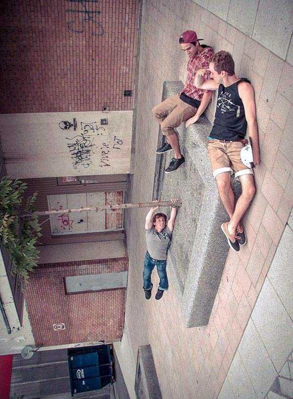 63 Fantastic Examples of Forced Perspective Photography (63 photos)