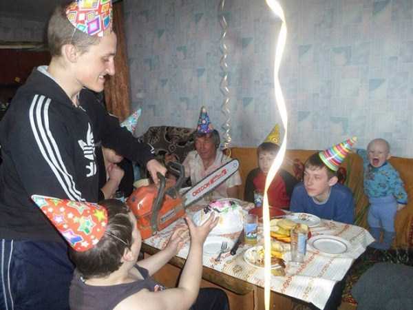 Hard to Explain Russian Family Photos (17 photos)