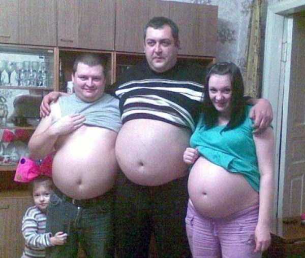Hard to Explain Russian Family Photos (17 photos)
