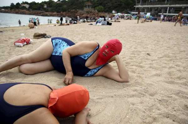 Weird Summer Beach Fashion Trend in China (14 photos)