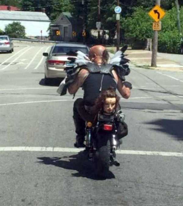 Strange Sights Seen While Commuting (69 photos)