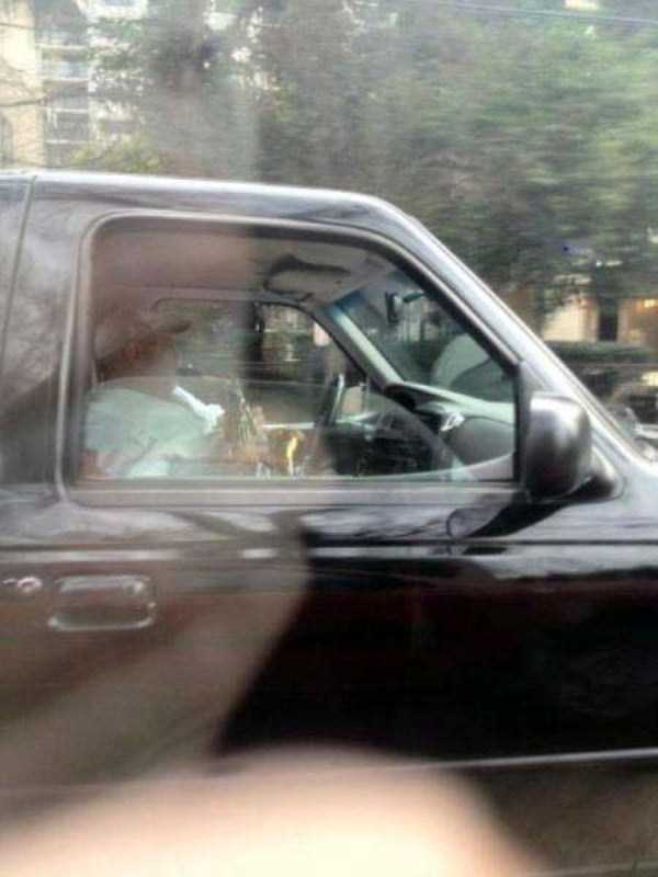 weird things seen while commuting 63 Strange Sights Seen While Commuting (69 photos)