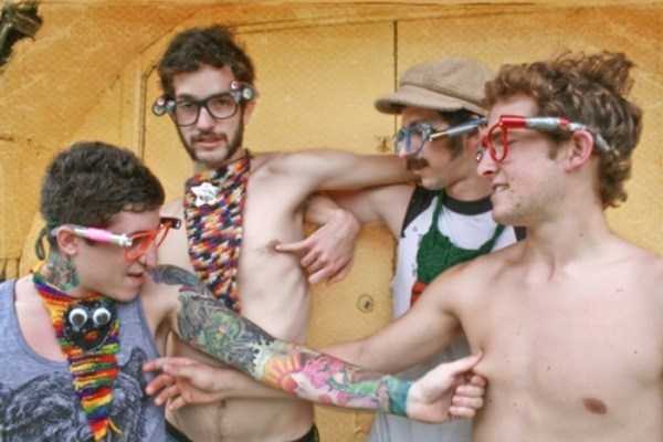 Ridiculously Awkward Pictures of Hipsters (37 photos)