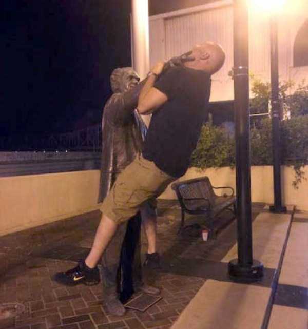 Statues Caught Having Fun With People (72 photos)