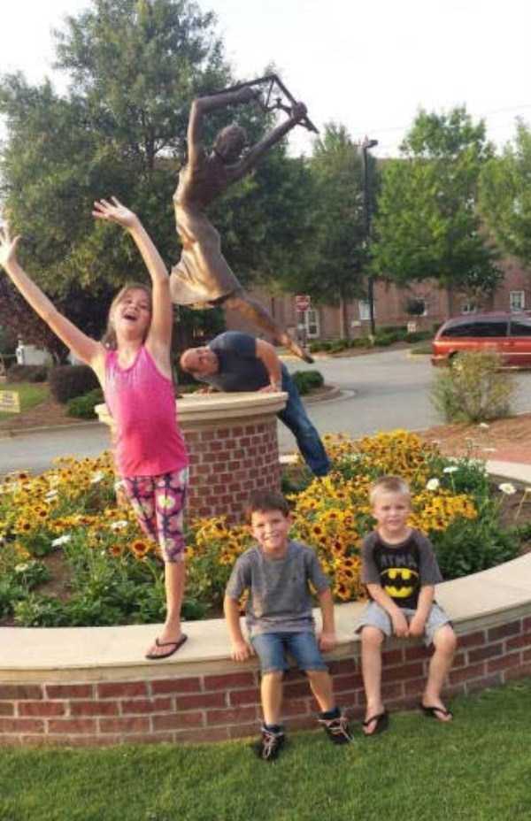Statues Caught Having Fun With People (72 photos)