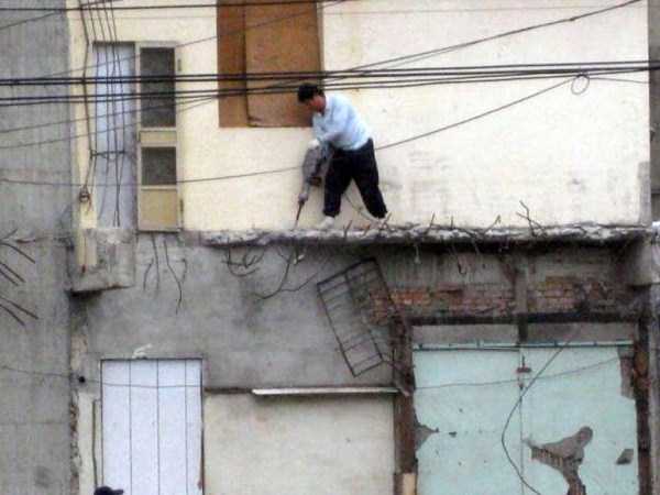 Safety? What Safety? (30 photos)