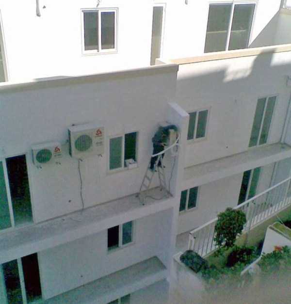 Safety? What Safety? (30 photos)