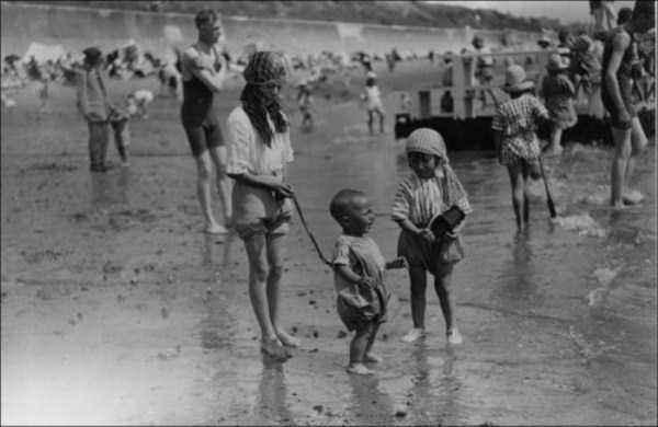 35 Rare Retro Beach Photos (35 photos)