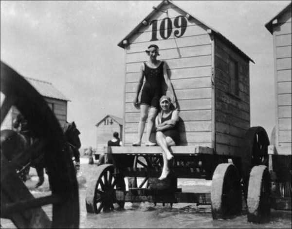 35 Rare Retro Beach Photos (35 photos)