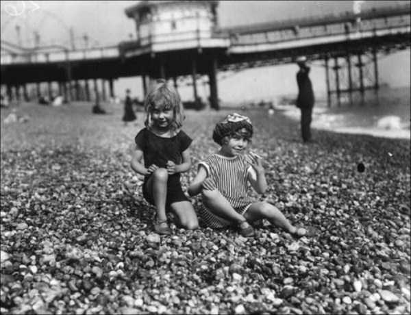 35 Rare Retro Beach Photos (35 photos)