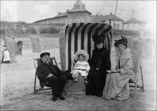 35 Rare Retro Beach Photos (35 photos)