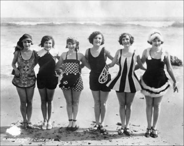 35 Rare Retro Beach Photos (35 photos)