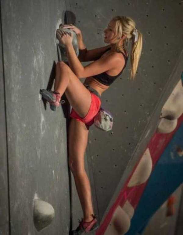hot sexy rock climbing girls 25