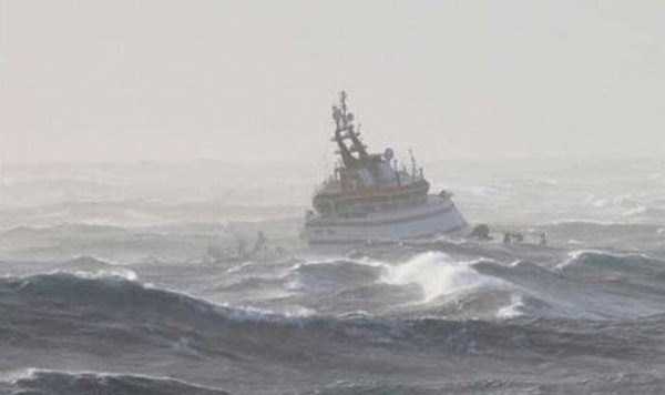 ships in storm 21