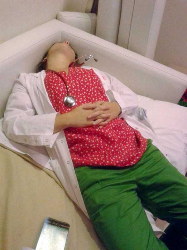 Pictures of an Exhausted Medical Staff (37 photos)