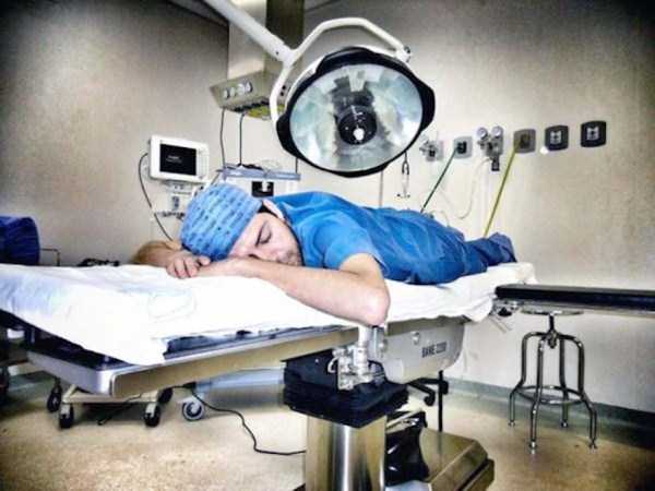 Pictures of an Exhausted Medical Staff (37 photos)