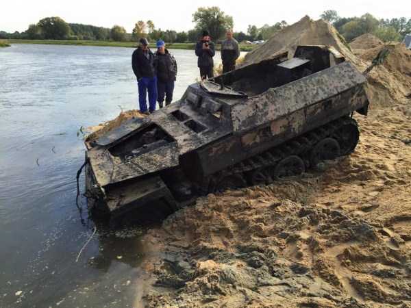 Nazi WWII Halftrack Recovered From River Pilica (32 photos)