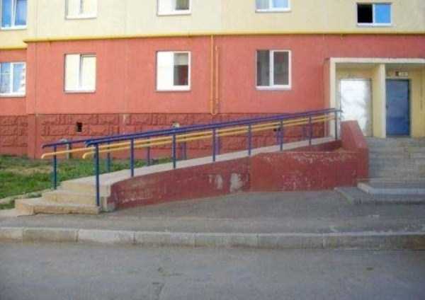 45 Hilariously Pointless Constructions (45 photos)