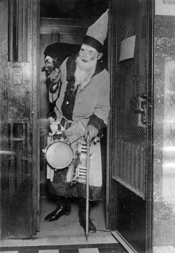 Creepy Santas From The Past (24 photos)