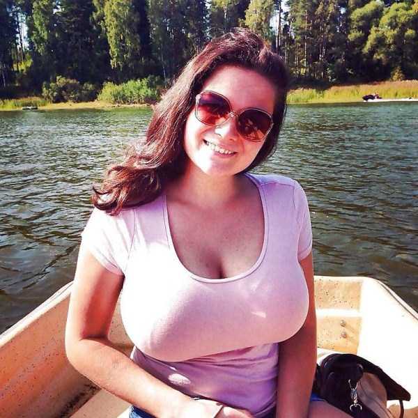 Try To Keep Eye Contact With These Girls (40 photos)