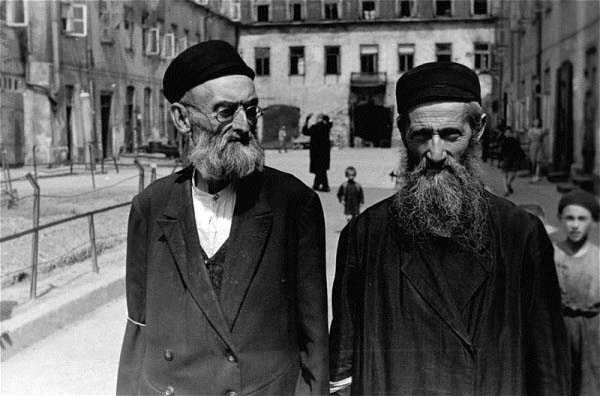 Life in the Warsaw Ghetto in 1941 (32 photos)