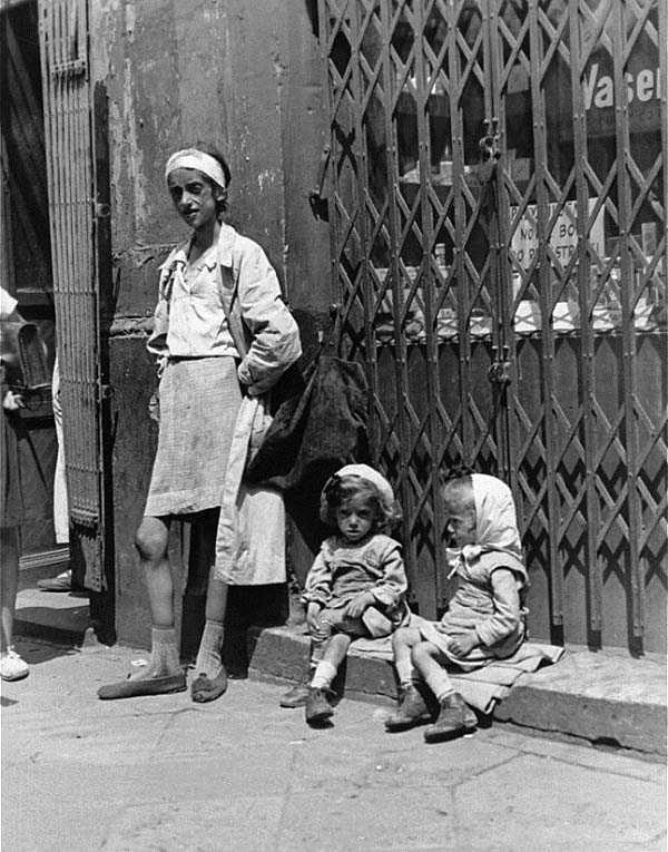 Life in the Warsaw Ghetto in 1941 (32 photos)