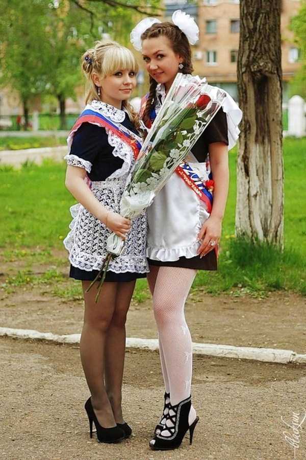 Russian Girls in School Uniforms (65 photos)