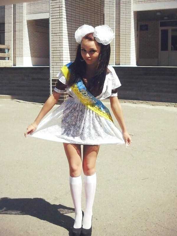 Russian Girls in School Uniforms (65 photos)