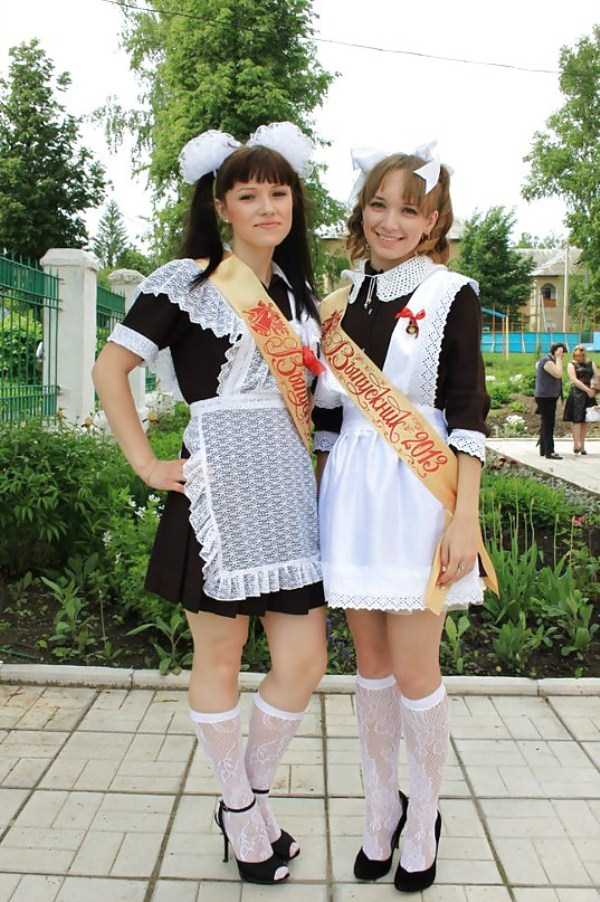 Russian Girls in School Uniforms (65 photos)