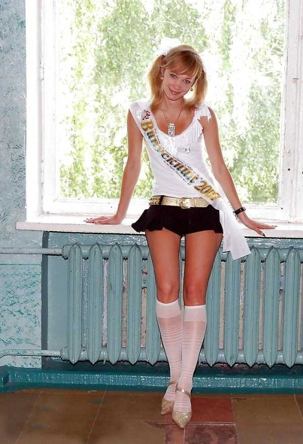 Russian Girls in School Uniforms (65 photos)