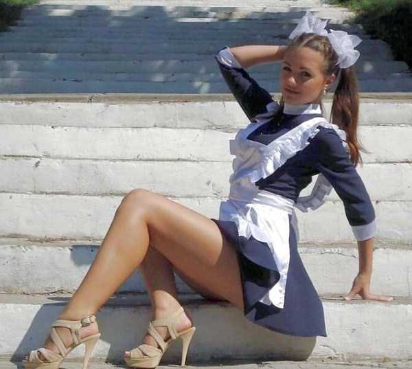 Russian Girls in School Uniforms (65 photos)