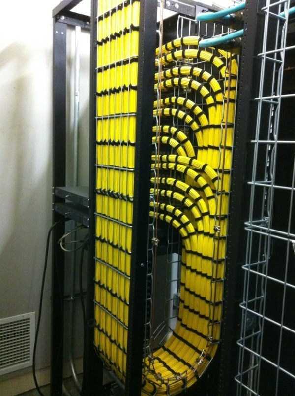 Cool Pictures of Well Maintained Servers (23 photos)