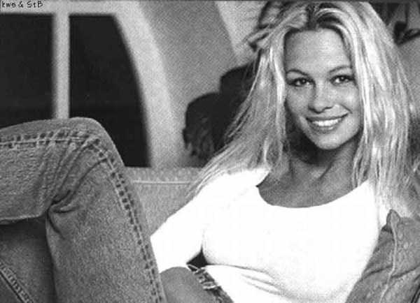 Ravishing Young Pamela Anderson (40 photos)