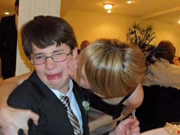 42 Awkward Kissing Moments (42 photos)