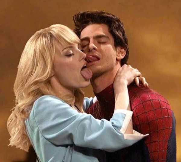 42 Awkward Kissing Moments (42 photos)
