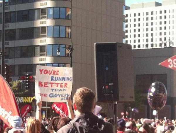 30 Hilariously Creative Sports Signs (30 photos)