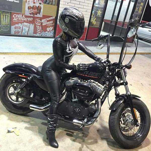 sexy girls on bikes 18 Hot Girls and Motorcycles Make a Killer Combo (55 photos)