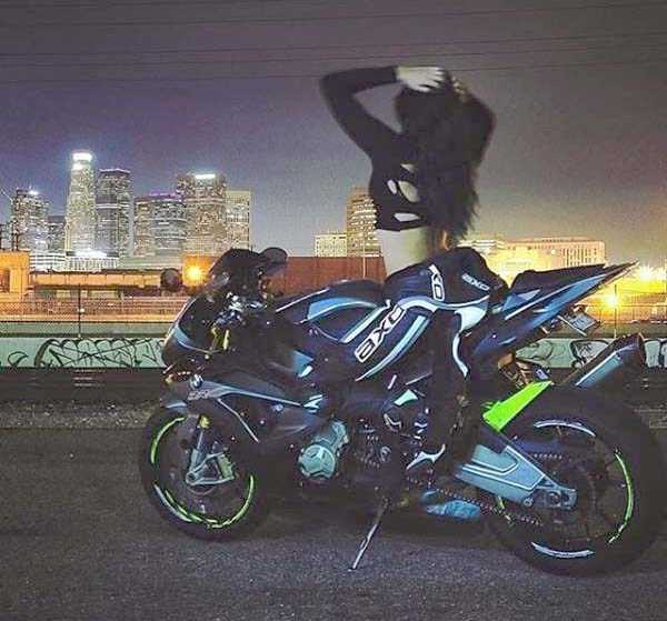 sexy girls on bikes 52 Hot Girls and Motorcycles Make a Killer Combo (55 photos)
