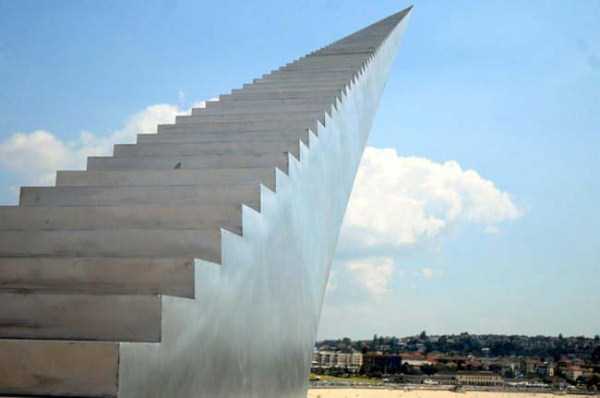20 Incredible Sculptures that Defy Gravity (20 photos)